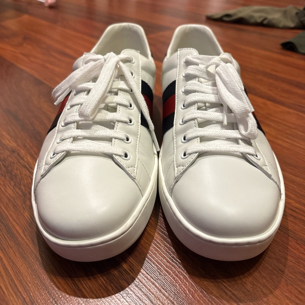 Gucci White Leather Sneakers Sleek Minimalist Design